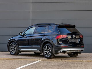 2019 Volkswagen Tiguan II, чёрный, 2395000 рублей, вид 4