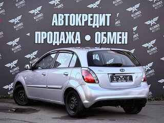 2011 Kia Rio II Рестайлинг, серебристый, 450000 рублей, вид 5