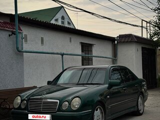 1997 Mercedes-Benz E-Класс 200 II (W210, S210), зелёный, 430000 рублей, вид 4