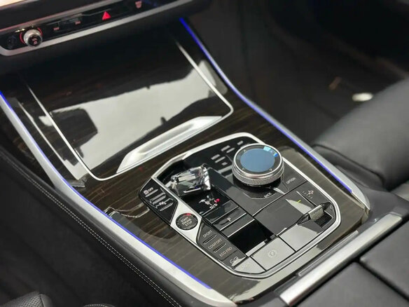 2023 BMW X7 40i I (G07) Рестайлинг, чёрный, 10977000 рублей - вид 30
