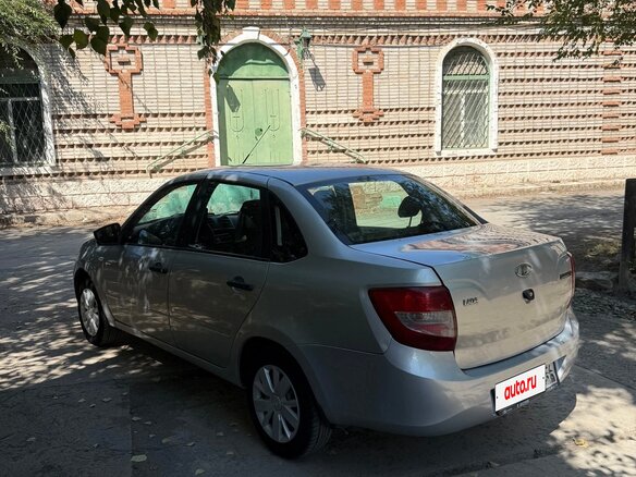 2017 Lada (ВАЗ) Granta I, серебристый, 350000 рублей - вид 4