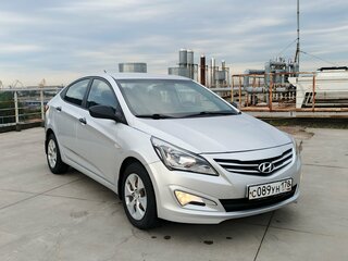 2014 Hyundai Solaris I Рестайлинг, серебристый, 849000 рублей, вид 4