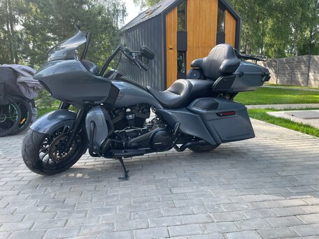 2017 Harley-Davidson Road Glide, серый, 2150000 рублей, вид 4