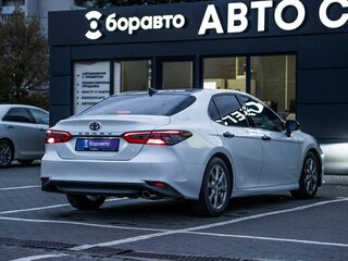 2019 Toyota Camry VIII (XV70), белый, 2565000 рублей, вид 4