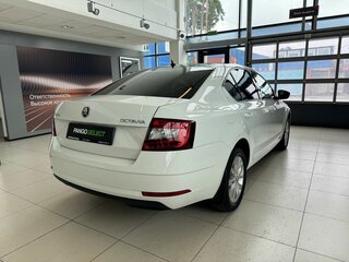 2018 Skoda Octavia III (A7) Рестайлинг, белый, 1799000 рублей, вид 4