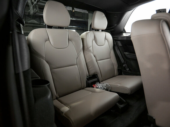 2026 Volvo XC90 B6 II Рестайлинг 2, чёрный - вид 26