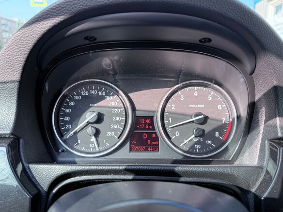 2011 BMW 3 серии 325xi V (E90/E91/E92/E93) Рестайлинг, чёрный, 1900000 рублей - вид 15
