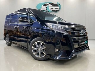 2021 Toyota Noah III (R80) Рестайлинг, чёрный, 1784009 рублей, вид 1