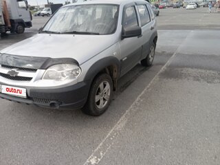 2012 Chevrolet Niva I Рестайлинг, серебристый, 360000 рублей, вид 1
