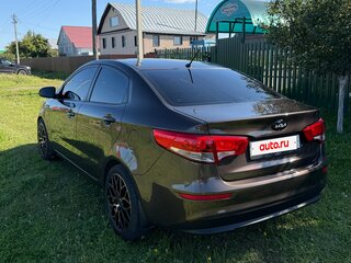 2015 Kia Rio III Рестайлинг, коричневый, 900000 рублей, вид 3