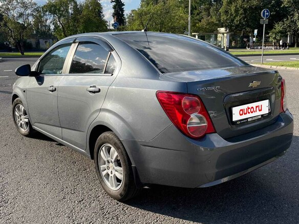 2015 Chevrolet Aveo II, серый, 950000 рублей - вид 2