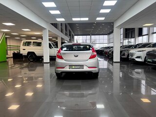 2015 Hyundai Solaris I Рестайлинг, серебристый, 830000 рублей, вид 4