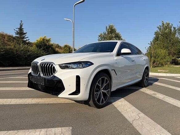 2024 BMW X6 40i III (G06) Рестайлинг, белый - вид 3