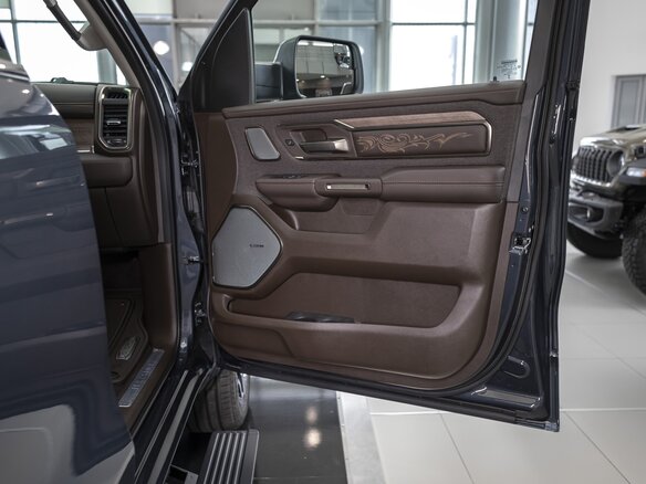 2026 Ram 1500 Crew Cab V Рестайлинг, синий, 9590000 рублей - вид 21