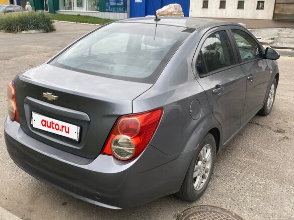 2014 Chevrolet Aveo II, серый, 630000 рублей - вид 2
