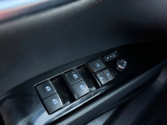 2018 Toyota Camry VIII (XV70), серебристый, 2499000 рублей - вид 19