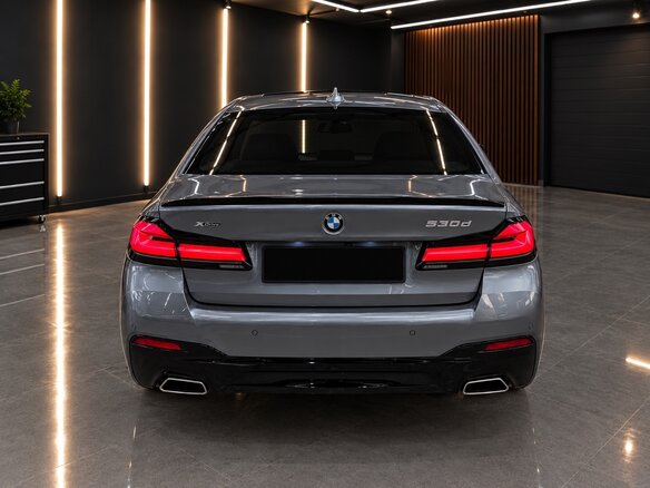 2021 BMW 5 серии 530d xDrive VII (G30/G31/G38) Рестайлинг, серебристый, 6300000 рублей - вид 4