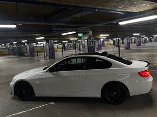 2010 BMW 3 серии 325i V (E90/E91/E92/E93) Рестайлинг, белый, 1890000 рублей, вид 3