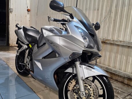 2006 Honda VFR 800, серебристый, 420000 рублей, вид 1