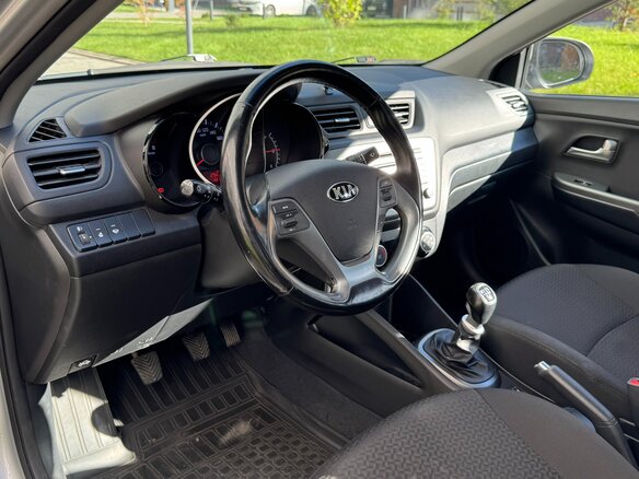 2016 Kia Rio III Рестайлинг, серебристый, 970000 рублей - вид 8