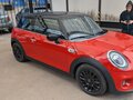2021 Mini Hatch Cooper III (F55/F56) Рестайлинг, оранжевый - вид 3