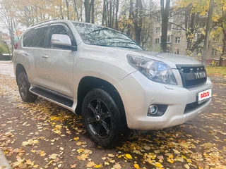 2010 Toyota Land Cruiser Prado 150 Series, серебристый, 2650000 рублей, вид 3