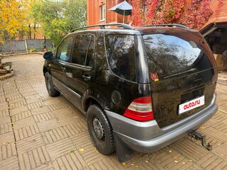 1999 Mercedes-Benz M-Класс 320 I (W163), чёрный, 350000 рублей, вид 4