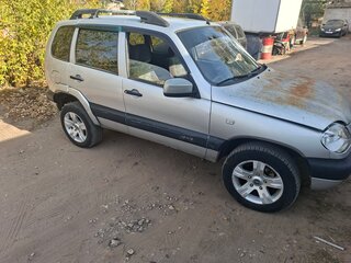 2004 Chevrolet Niva I, серебристый, 205000 рублей, вид 2