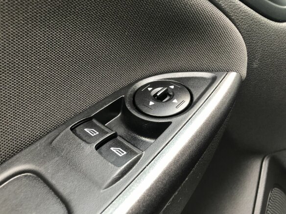 2015 Ford Focus III Рестайлинг, белый, 890000 рублей - вид 12