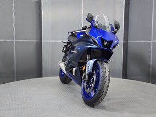2022 Yamaha YZF-R7, синий, 799000 рублей, вид 3