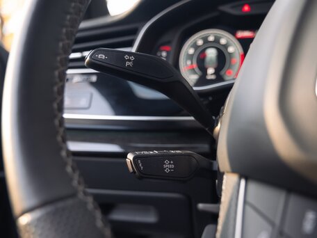 2022 Audi Q8 55 TFSI I (4M), серый, 9200000 рублей, вид 2
