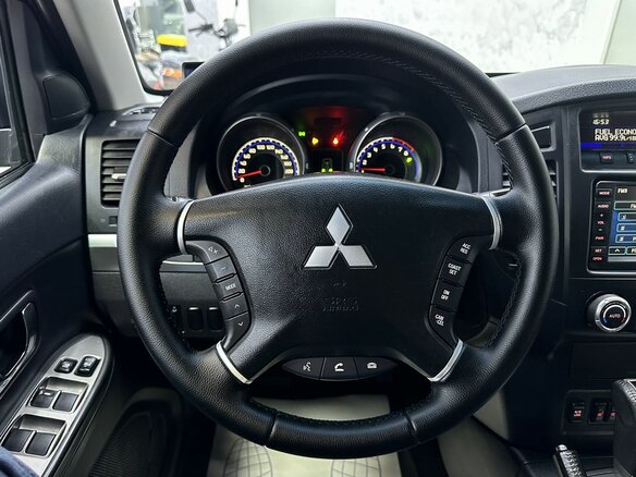 2011 Mitsubishi Pajero IV Рестайлинг 1, чёрный, 1899000 рублей - вид 16