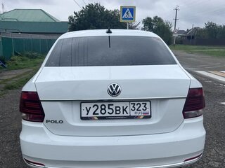 2018 Volkswagen Polo V Рестайлинг, белый, 990000 рублей, вид 4