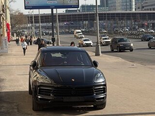 2019 Porsche Cayenne S III, чёрный, 7349000 рублей, вид 4