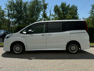 2016 Toyota Noah III (R80), белый, 1745000 рублей, вид 2