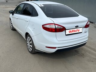 2015 Ford Fiesta Mk6 Рестайлинг, белый, 785000 рублей, вид 4