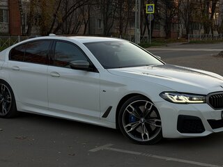 2021 BMW 5 серии M550i xDrive VII (G30/G31/G38) Рестайлинг, белый, 5500000 рублей, вид 1