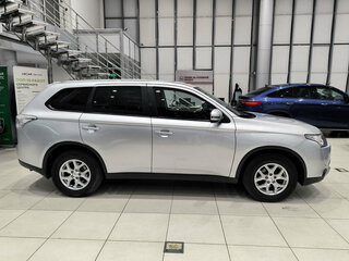 2014 Mitsubishi Outlander III Рестайлинг, серый, 1590000 рублей, вид 4