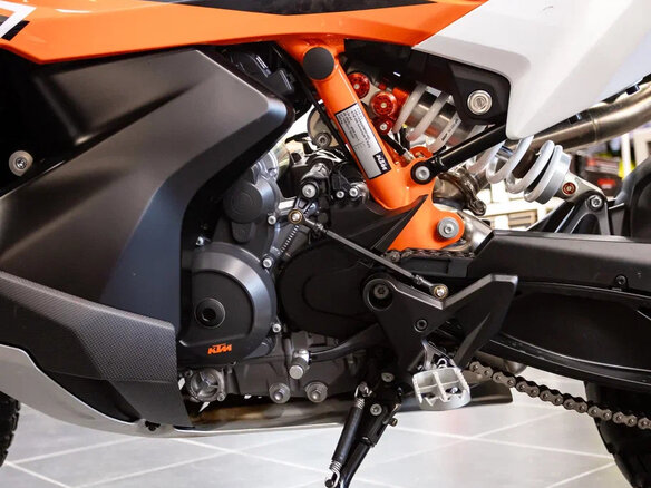 2024 KTM 890 Adventure R Rally, оранжевый, 2300000 рублей - вид 32