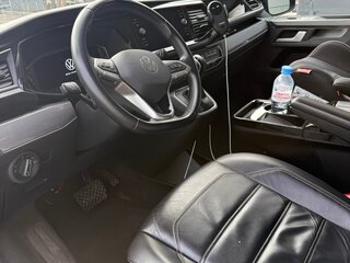 2021 Volkswagen Multivan T6 Рестайлинг, чёрный, 7600000 рублей, вид 5
