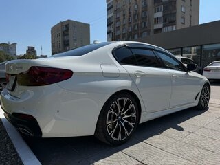 2019 BMW 5 серии 520d xDrive VII (G30/G31/G38), белый, 4100000 рублей, вид 4