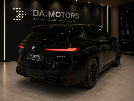 2025 BMW iX xDrive45 I (I20) Рестайлинг, чёрный, 12190000 рублей, вид 4