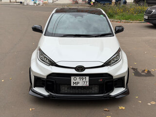 2024 Toyota Yaris IV Рестайлинг, белый, 4900000 рублей, вид 3