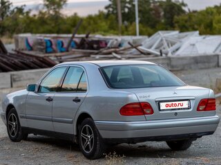 1998 Mercedes-Benz E-Класс 240 II (W210, S210), серебристый, 600000 рублей, вид 4