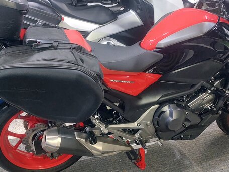 2017 Honda NC 750S, красный, 680000 рублей, вид 3