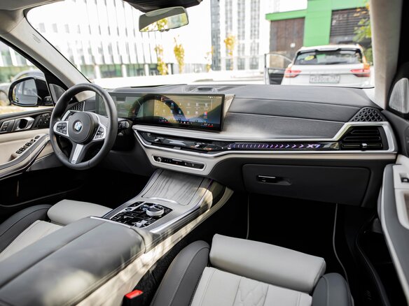 2026 BMW X7 40d I (G07) Рестайлинг, серый, 18190000 рублей - вид 13