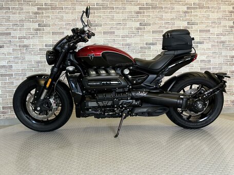2025 Triumph Rocket 3, чёрный, 2775000 рублей, вид 2