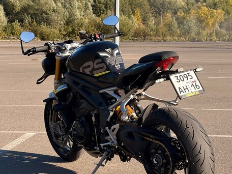 2021 Triumph Speed Triple, чёрный, 1200000 рублей, вид 4