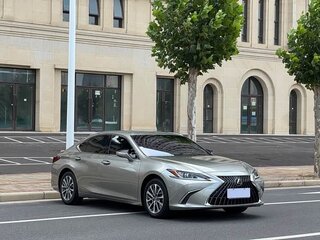 2022 Lexus ES 200 VII Рестайлинг, серый, 3157000 рублей, вид 3