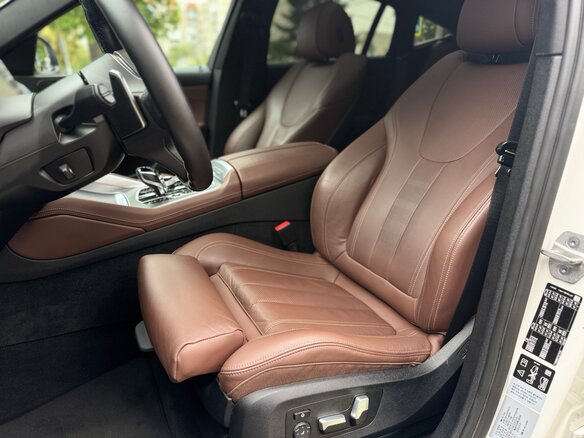 2021 BMW X6 30d III (G06), белый, 7590000 рублей - вид 12